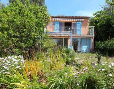 Jolie Villa au cœur du domaine naturiste dans un écrin de verdure privatif.