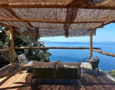 Appartement avec vue mer exceptionnelle dans un bel écrin de verdure.