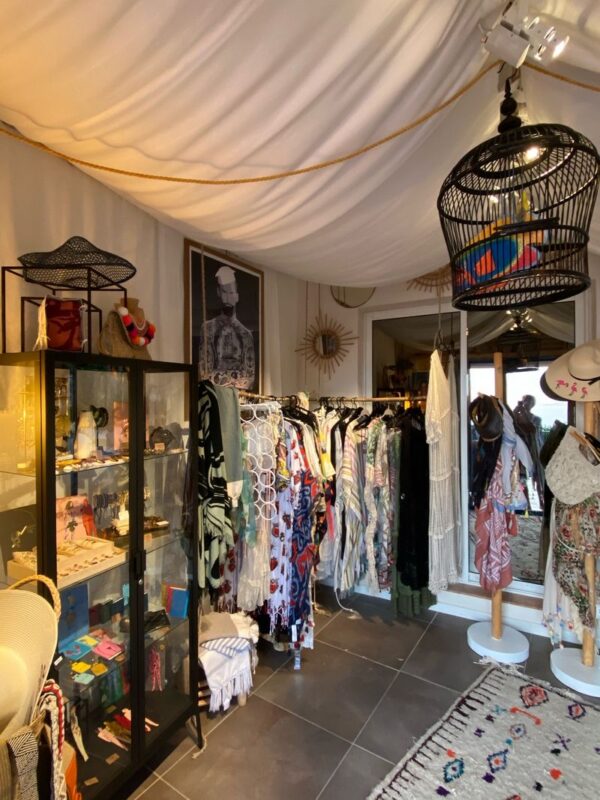 ile-naturiste-du-levant-boutique-de-julie-20220219-02