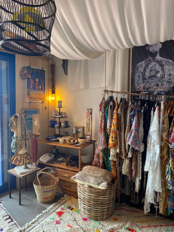 ile-naturiste-du-levant-boutique-de-julie-20220219-04